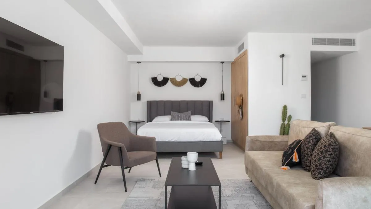 Image 5 of Big studio with Balcony 100M from the beach – By Edom