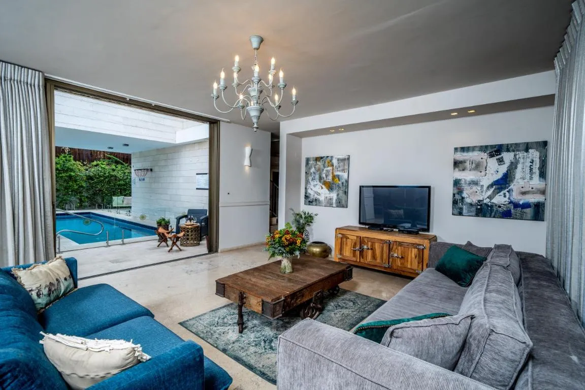 Image of Country Villa – Ella Sun