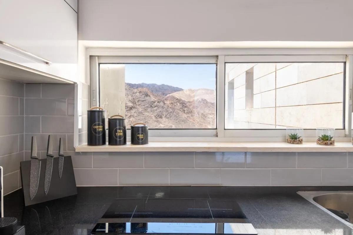 Image 2 of Desert and Sea-penthouse Full Sea view