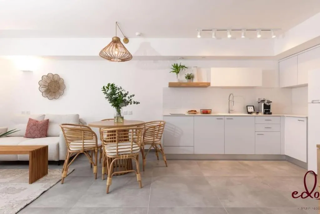 Image of Family apartment next to the sea – By Edom