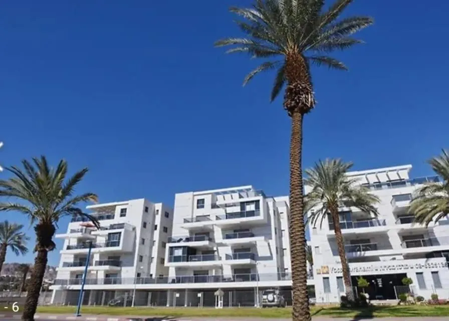Image 6 of Luxury Queen Royal Park