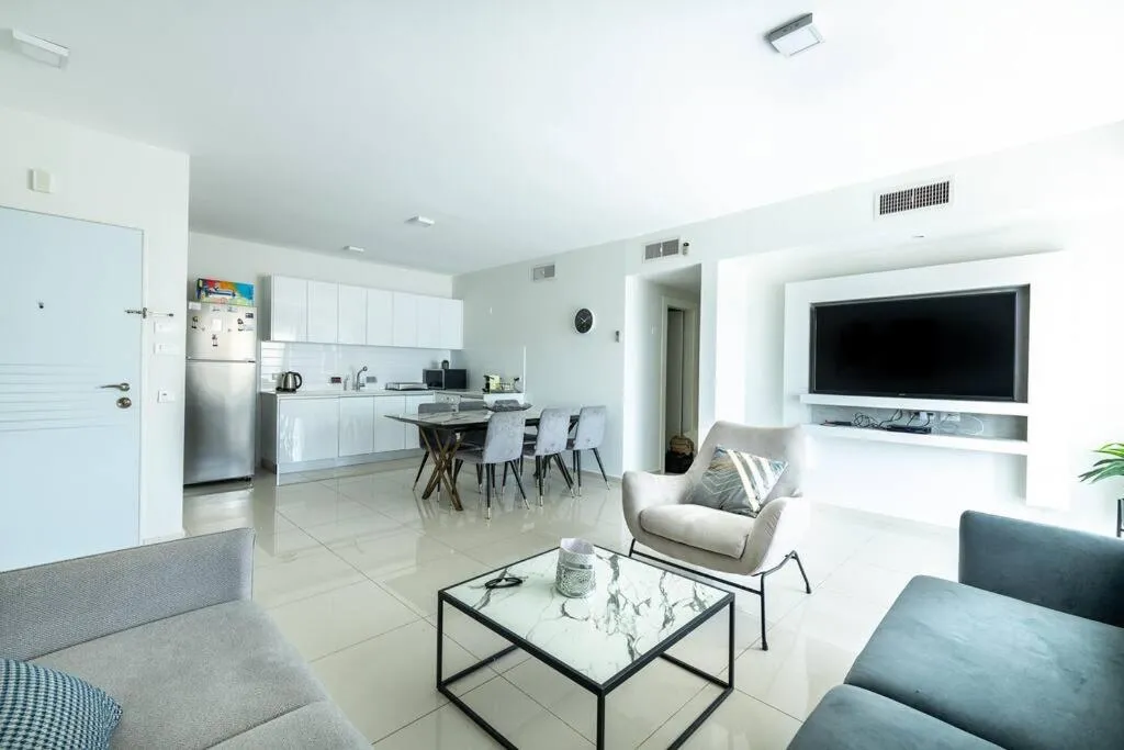 Image 4 of Pool side luxury suite at Royal Park-New Listing