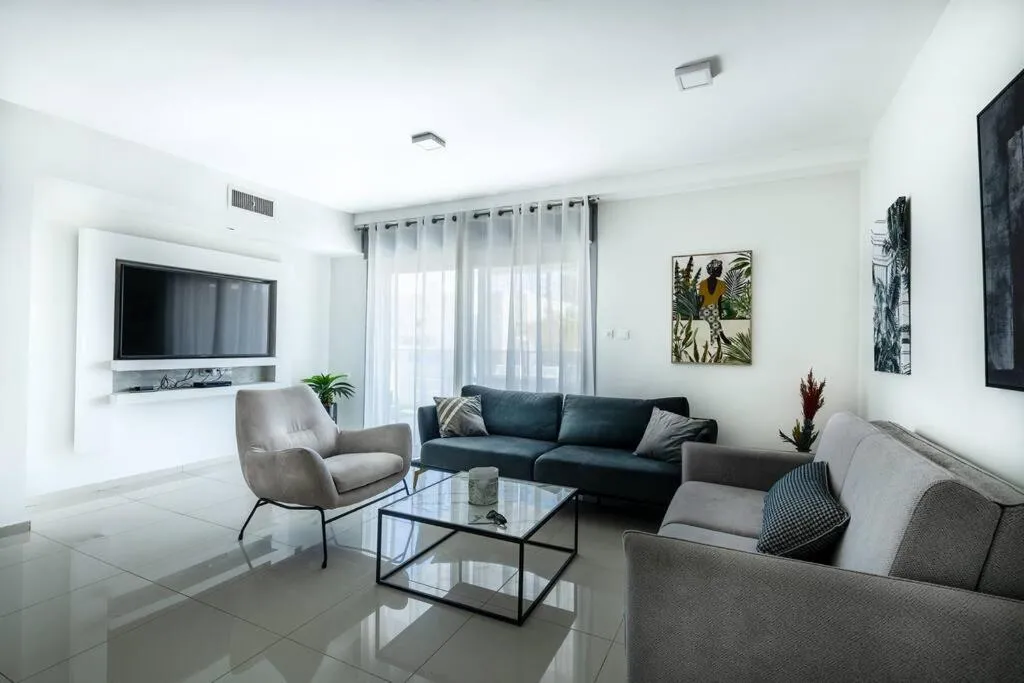 Image 5 of Pool side luxury suite at Royal Park-New Listing