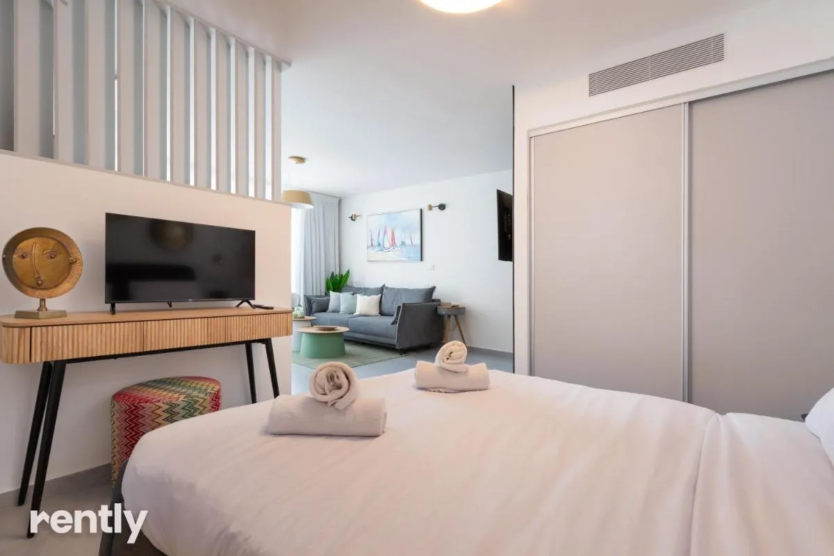 Image 1 of Sea side Daisy apartment – by Rently