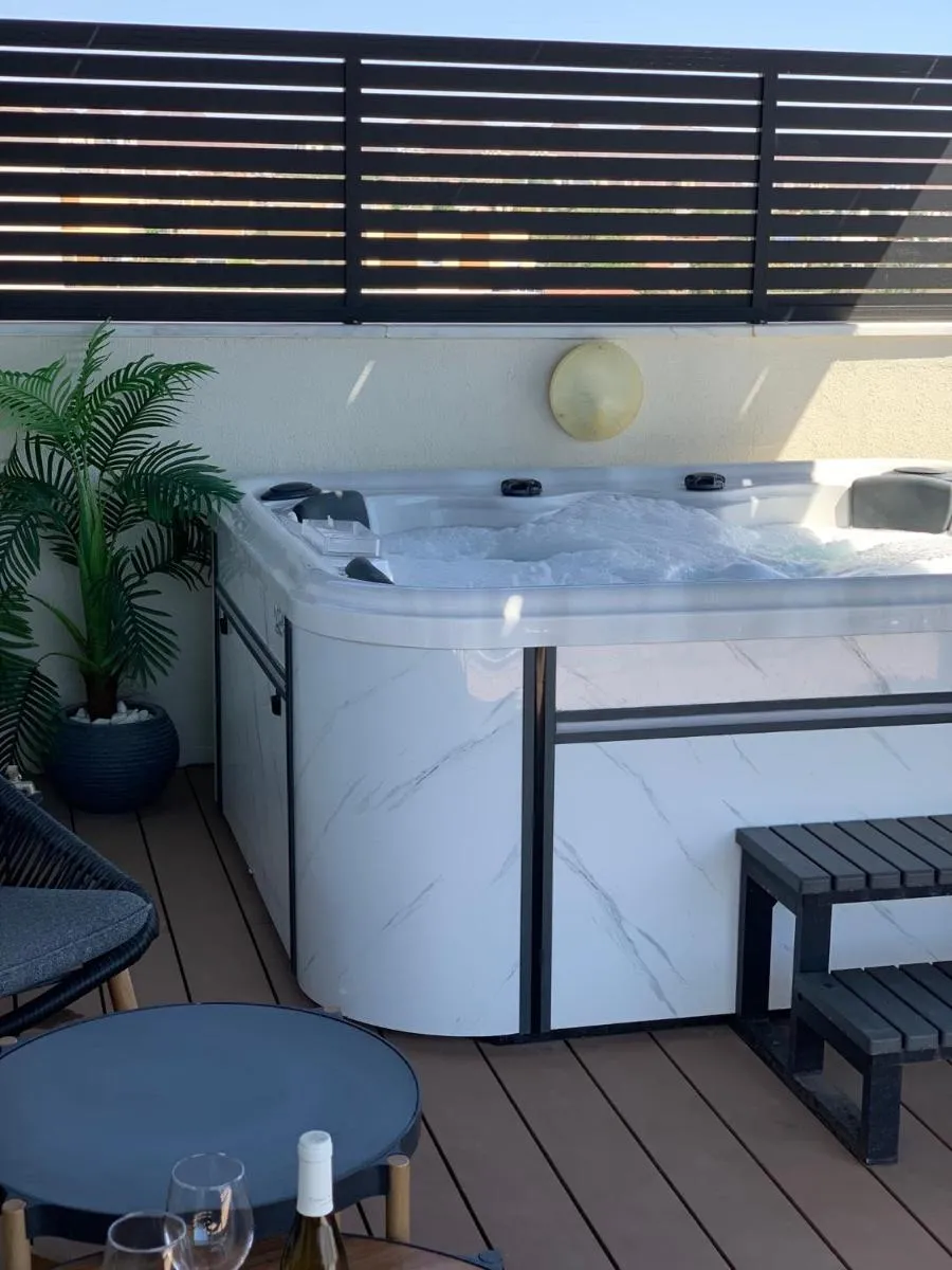 Image 4 of Sea view penthouse Private rooftop jacuzzi
