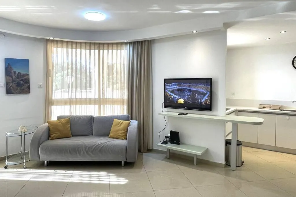 Image 5 of Sunny 3BR Apartment Golf Residence