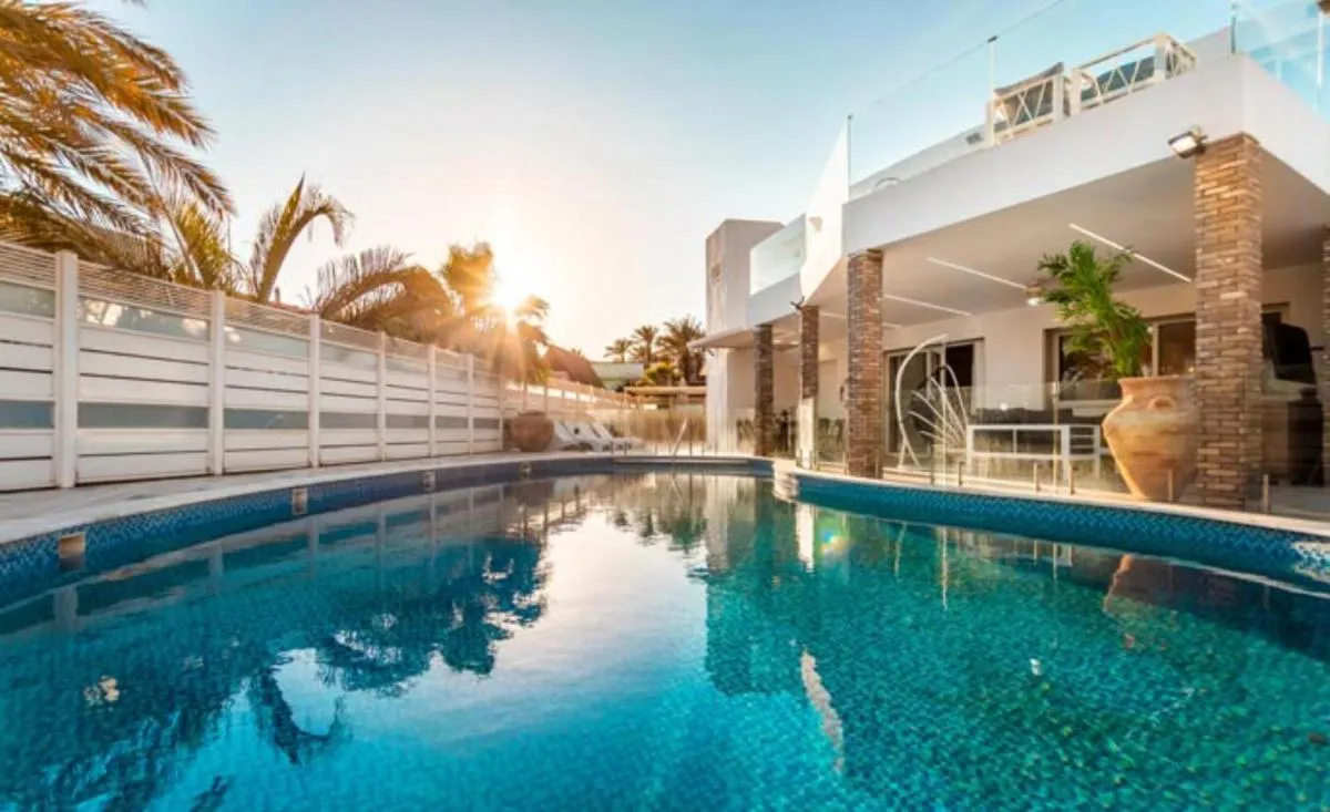Image 3 of YalaRent Villa Enorma with Private Pool