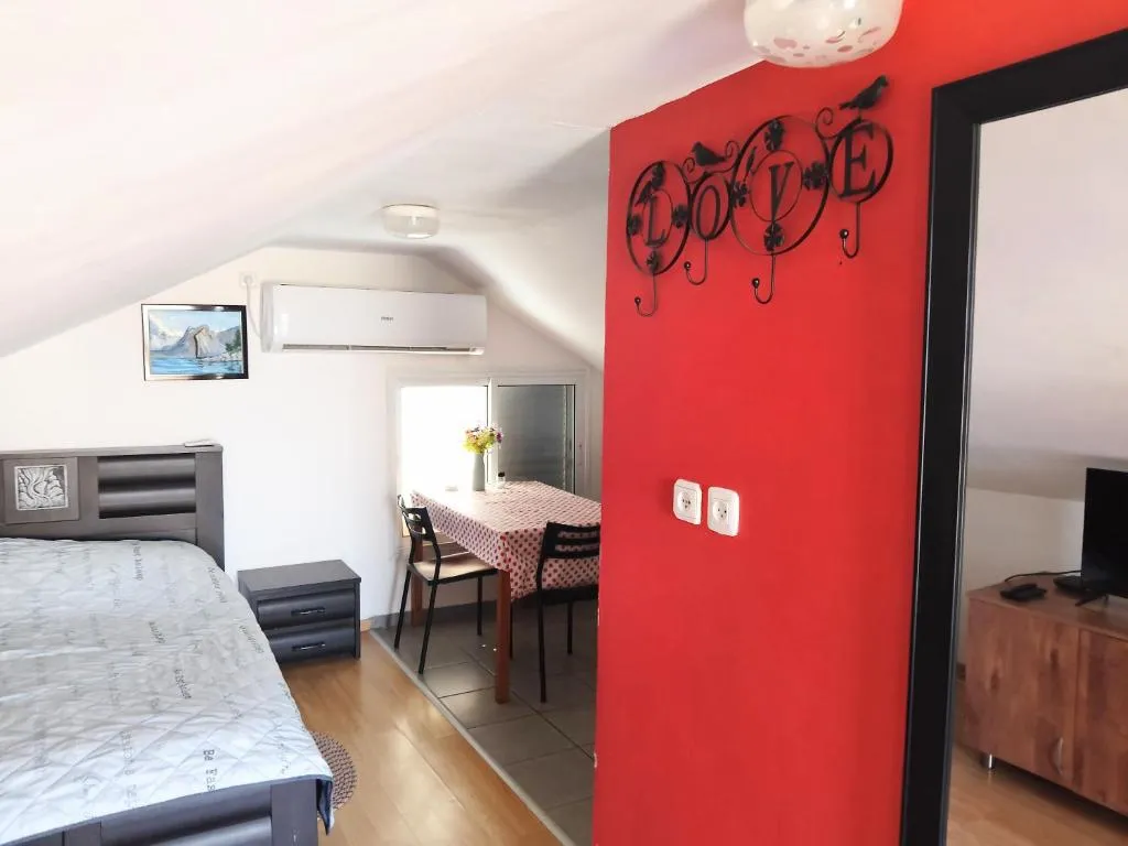 Loft in Red of VeryMary Eilat