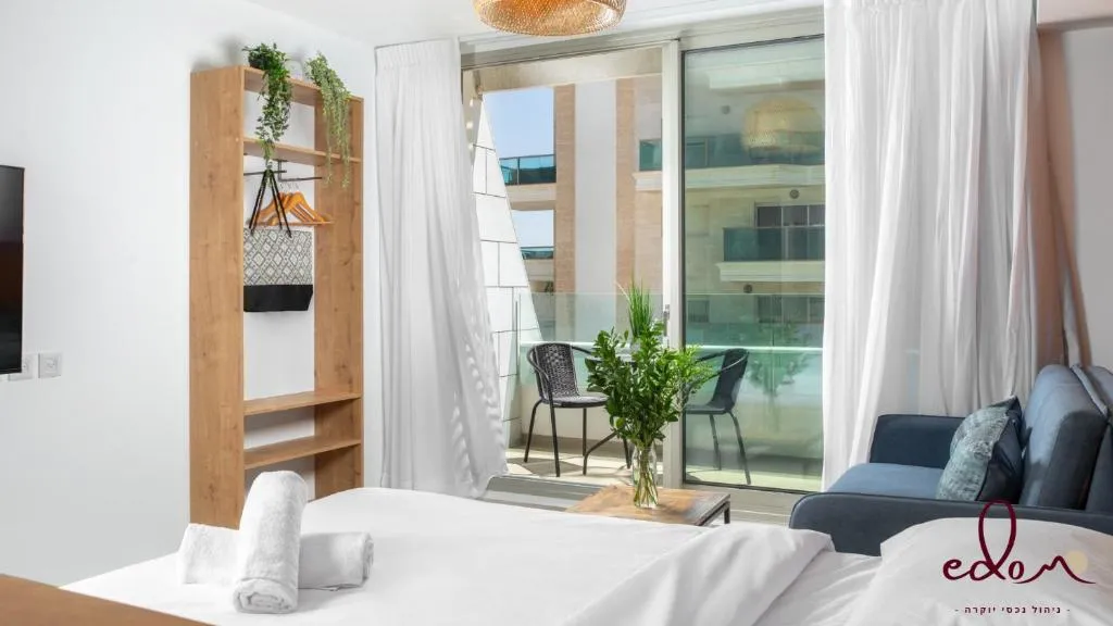 Luxury living 100 meter from the beach – by Edomlux