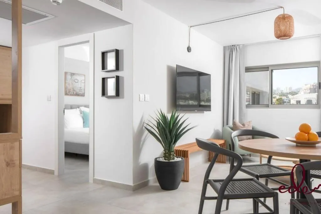 Modern family apartment next to the sea – By Edomlux