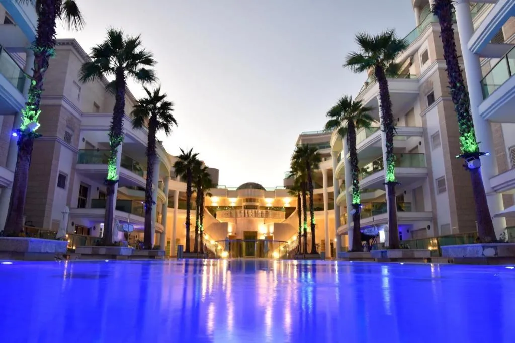 Pool view שלושה חדרי שינה
