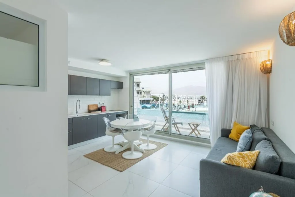 Sea Side Dream-Amazing sea view best location in town