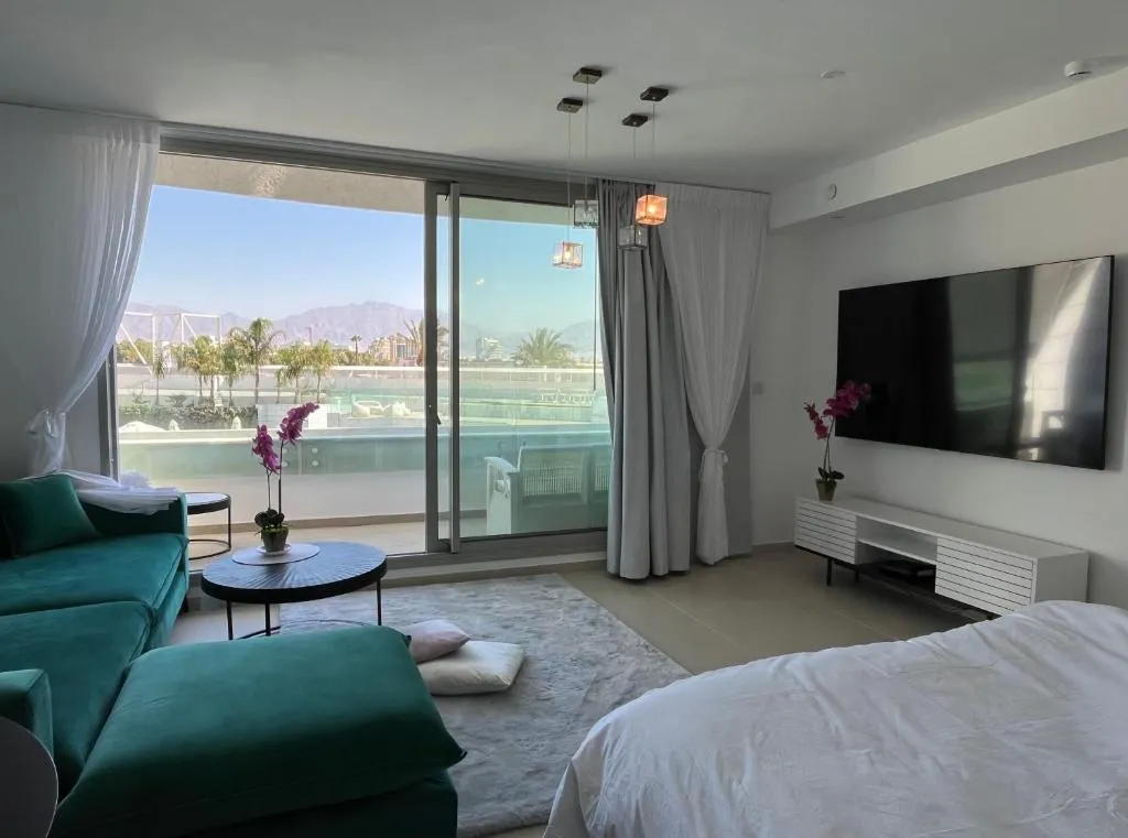סי סייד באילת מפוארת סטודיו גדול ומרפסת Sea Side Eilat