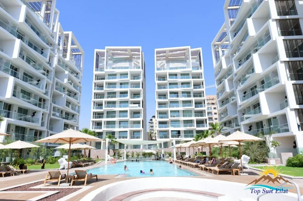 top suit eilat