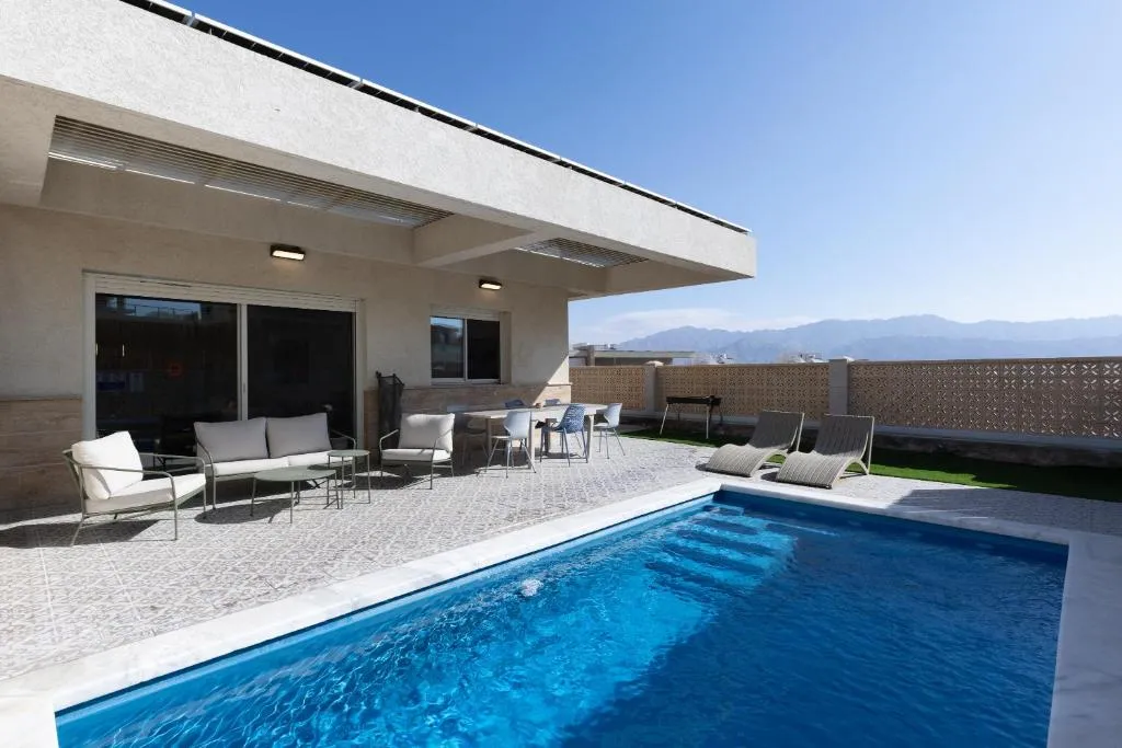 וילה פאן 4 חדרי שינה בריכה מחוממת Villa Fun 4 BR Heated Pool