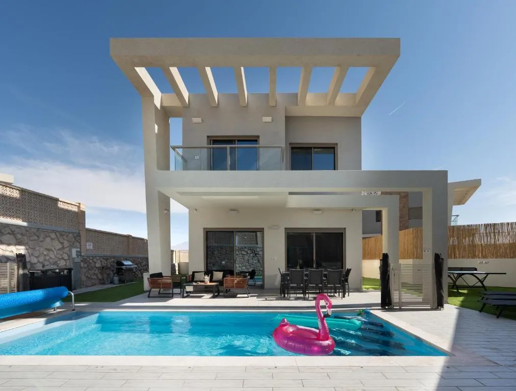 וילה אקווה ויסטה DreamyRent Villa Aqua Vista