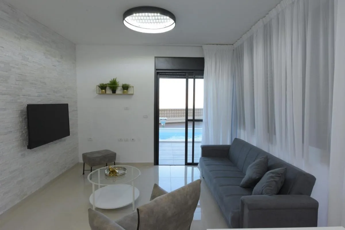 Image 5 of sea view & pool eilat