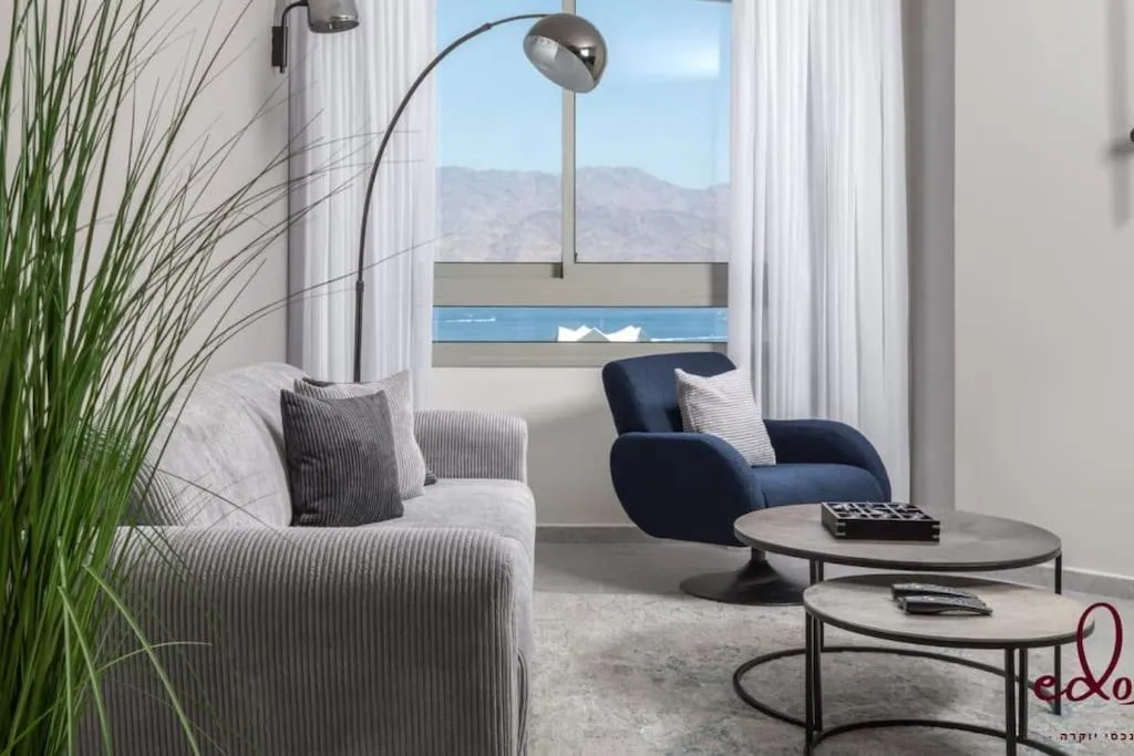 Image of סוויטת View חדר שינה וסלון במתחם סי סייד